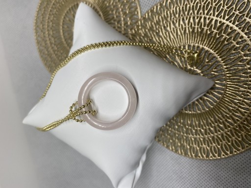 Zdjęcie oferty: Kamienny pierścień z kwarcu różowego