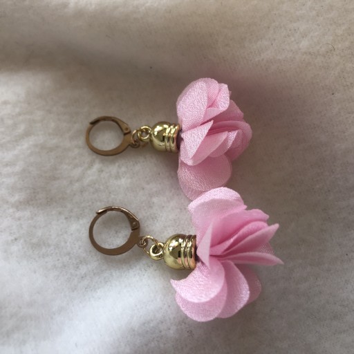 Zdjęcie oferty: Kolczyki flowers kolor różowy