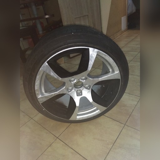 Zdjęcie oferty: Alufelgi z dwiema oponami letnimi18"245,45