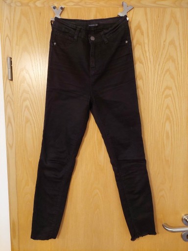 Zdjęcie oferty: spodnie czarne jeansowe Reserved