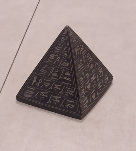 Zdjęcie oferty: Piramida Egipska z hieroglifami