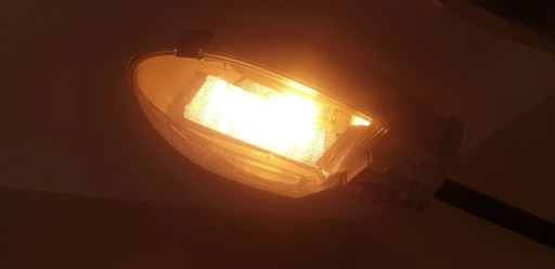 Zdjęcie oferty: Lampa uliczna 150w z żarówką sodową