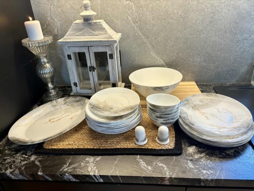 Zdjęcie oferty: Talerze 28 elementy MARMUR