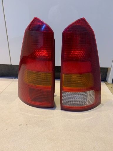 Zdjęcie oferty: Lampy tylne Ford Focus MK1 kombi 2003