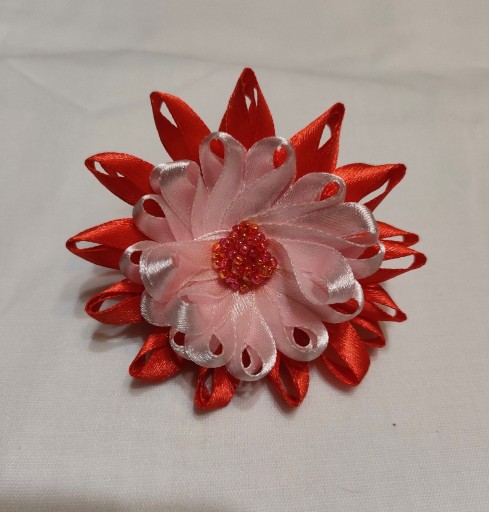 Zdjęcie oferty: Ozdoba do włosów Kwiatek na gumce, Handmade
