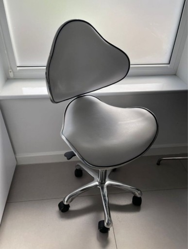 Zdjęcie oferty: Taboret kosmetyczny 