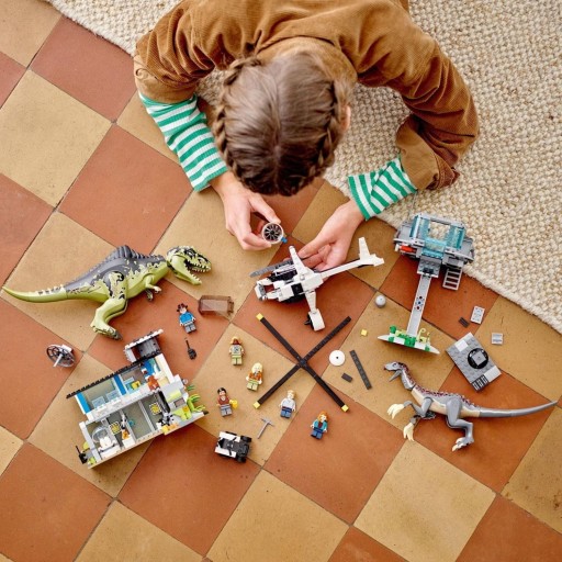 LEGO Jurassic World 76949 Atak giganotozaura i terizinozaura