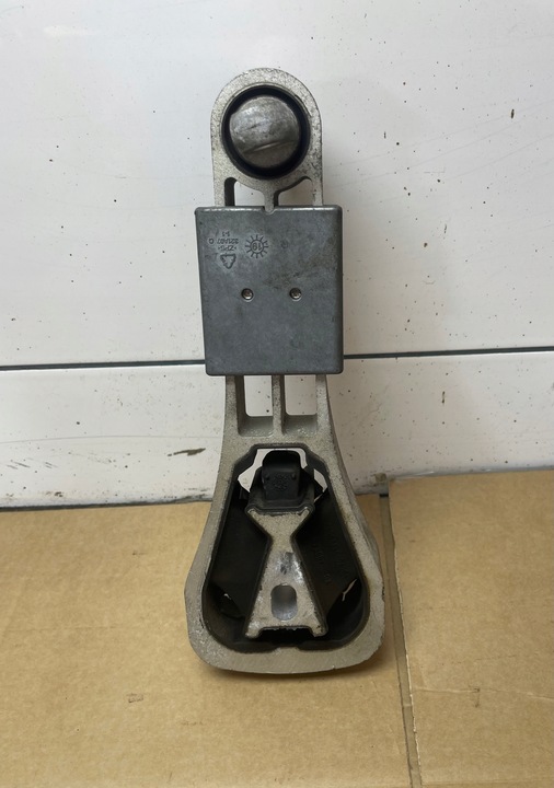 Volvo xc60 xc90 ii подушка кронштейн двигателя 31480552