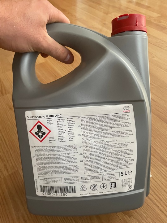 Toyota suspension fluid ahc