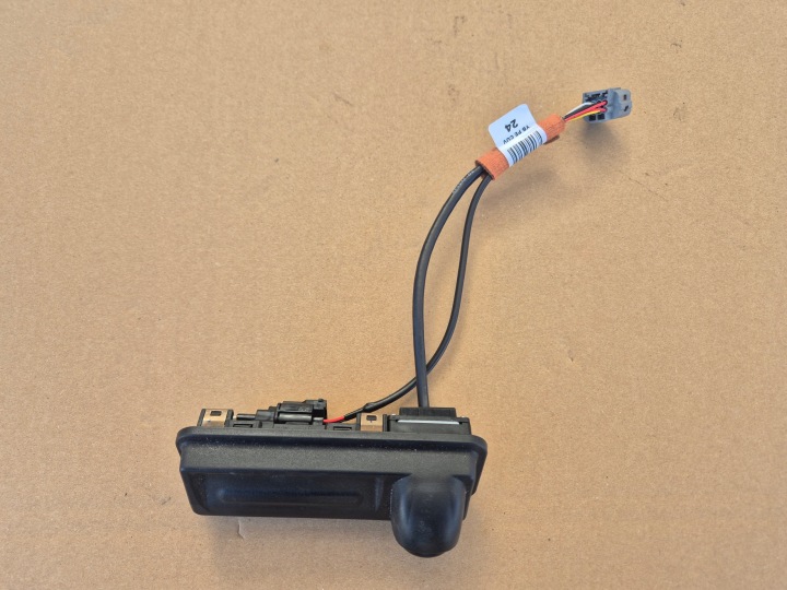 KIA STONIC kamera cofania z tylnej klapy. Stycznik