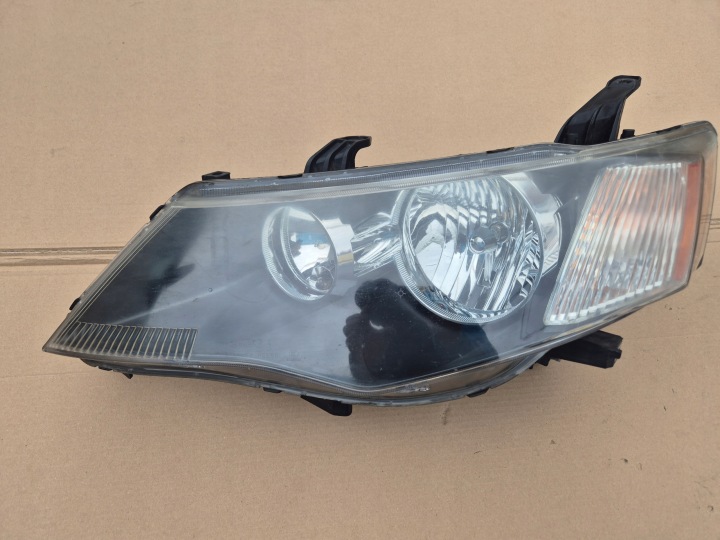 Mitsubishi Outlander II lampa lewa.2006-10.Stanley