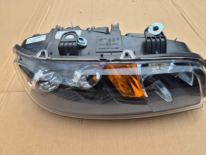 Fiat Punto 2 lampa prawa przód.1x soczewka.Nowa