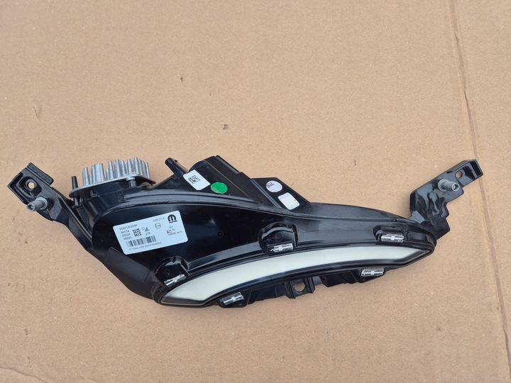 Fiat 500e kierunkowskaz prawy.DRL.2021-25. W maskę