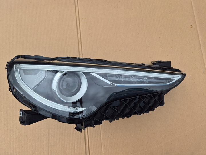 Alfa Romeo Stelvio lampa prawa.Biksenon. Reflektor