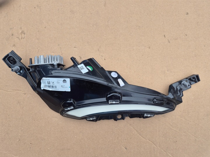 Fiat 500e kierunkowskaz prawy.DRL.2021-25. W maskę