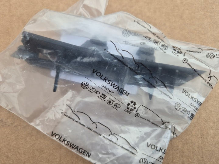 Cupra Formentor ślizg zderzaka.Przód lewy. 2020-