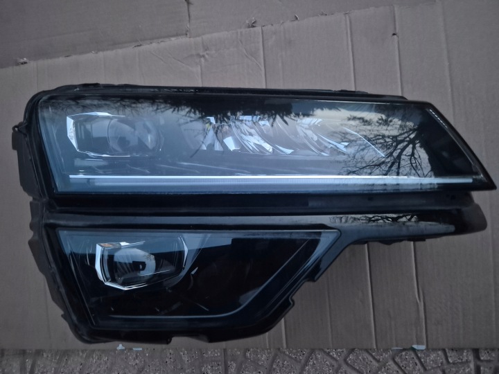 Skoda Karoq lampa prawa.Full LED.Oryginał.100%