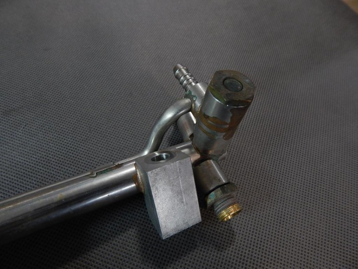 VW PASSAT B7 MOULURE INJECTION 03H133316M