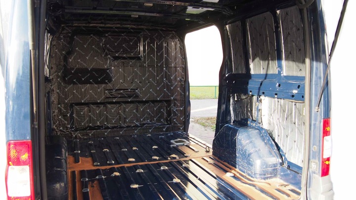 AB-25 MATS WYGLUSZAJACE BUTYLOWE BITUMICZNE 2,5MM VERS CARCASSES COMPRESSEUR