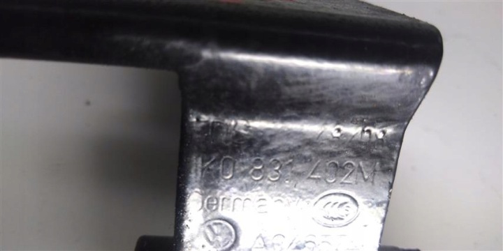 GOLF VI CHARNIÈRE PORTES AVANT DROIT HAUT 1K0831402M
