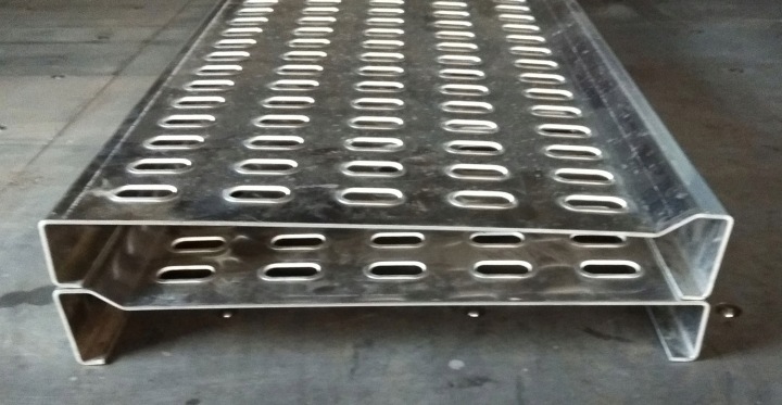 PANNEAU ALUMINIUM LOHR A PLATEFORME REMORQUE FABRICANT
