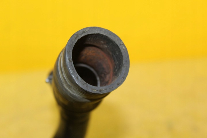 TUYAU TUYAU EAU A4 B7 2.0 TFSI 06D121071R