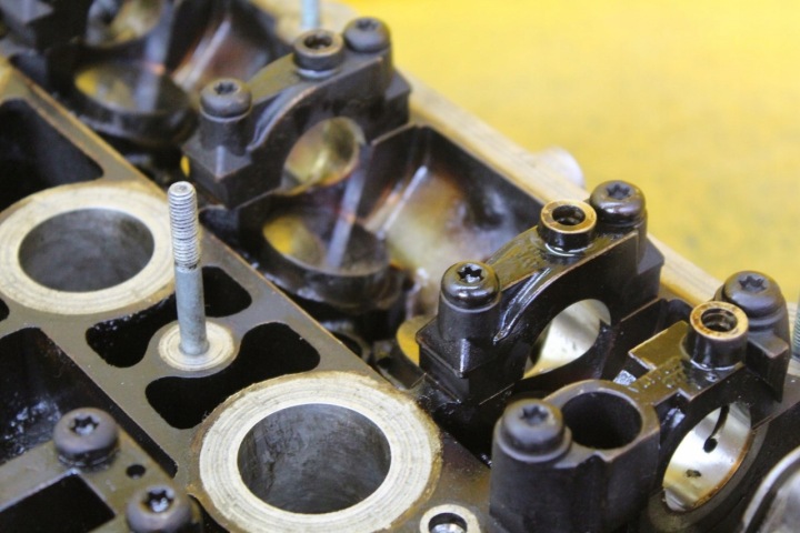 CULASSE GAUCHE AUDI A4 B5 A6 C5 VW PASSAT B5 SKODA SUPERB 2.4 B 078103373AH