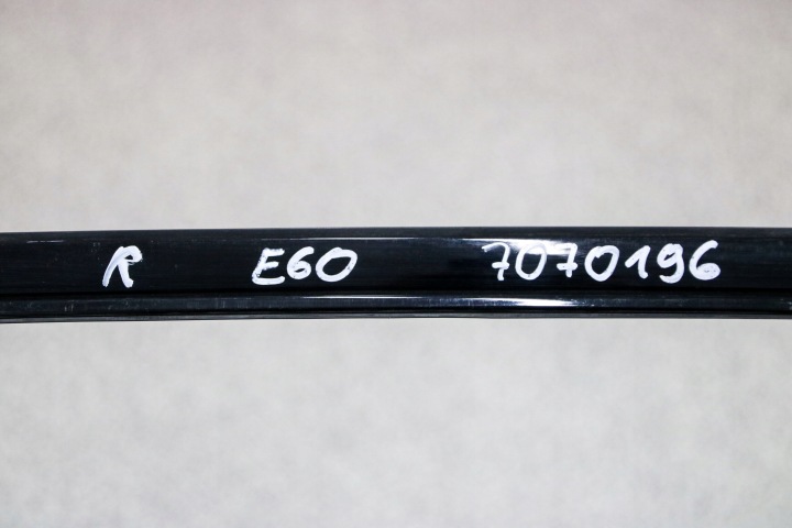 BMW E60 MOULURE TOITS TOITS DROITE 7070196