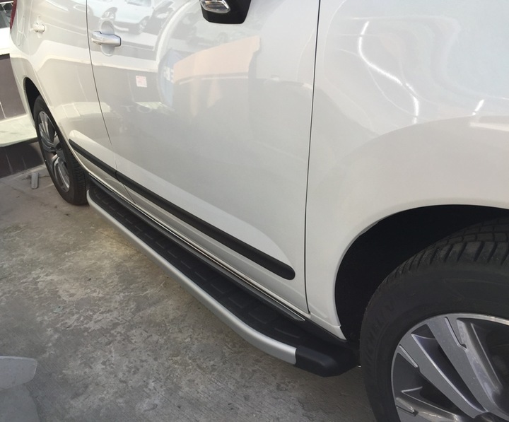 TOYOTA HIGHLANDER 2014 > BULL BAR PARACHOQUE ESCALONES LADO UMBRALES POTENTE 