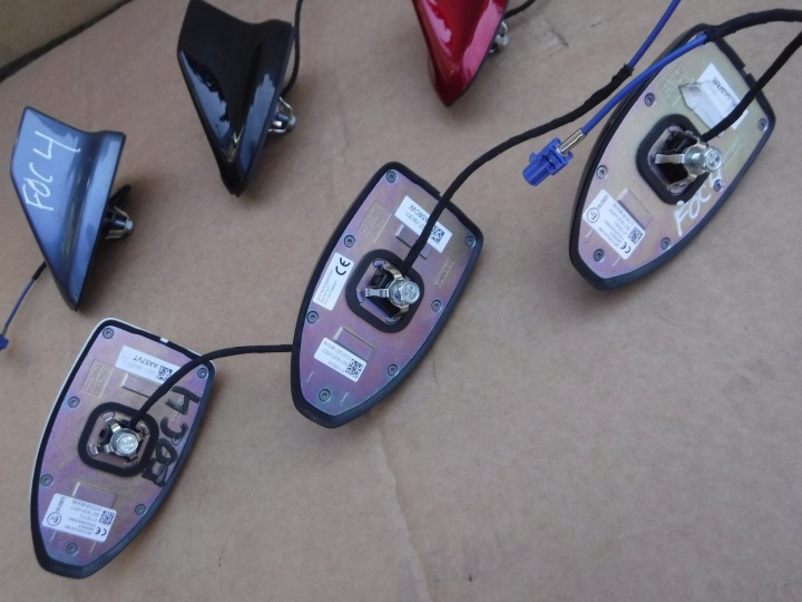 ANTENNE SUR TOIT GOUPILLE FORD FOCUS MK4 2018- COULEURS