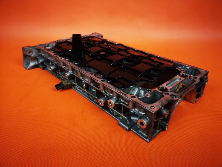 VOLVO V40 II D3 SUPPORT MOTEUR CUVETTES HUILEUSE