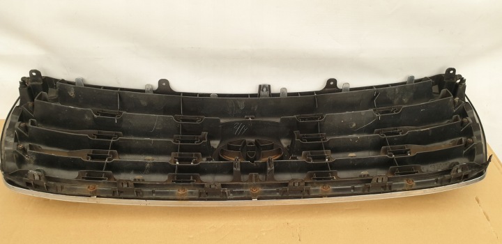 TOYOTA LAND CRUISER 200 GRILLE CALANDRE