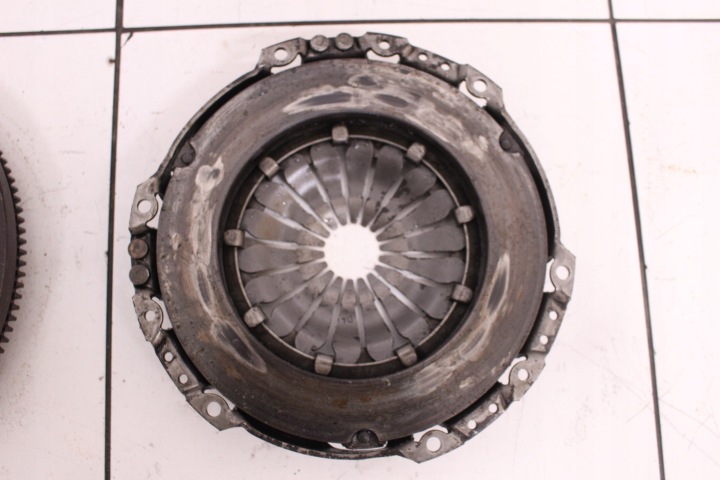 EMBRAYAGE COMPLET VW GOLF V AUDI A3 8P 1.6 B