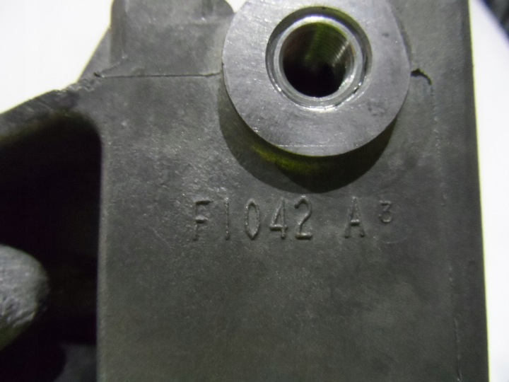 POIGNÉE SUPPORT MOTEUR IVECO DAILY 2.3 HPI 06-13R
