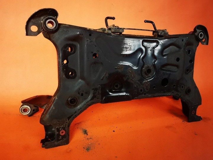 VOLVO V40 D2 1.6 POUTRE SUSPENSIONS AVANT 2624537