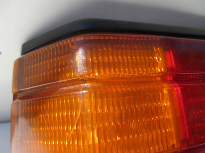 PHARE ARRIÈRE GAUCHE MAZDA 323 BD 043-6818L 1980-82