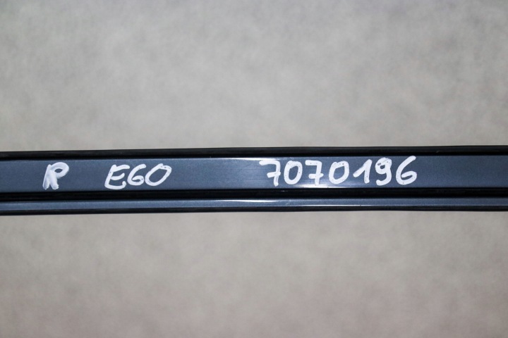 BMW E60 MOULURE TOITS TOITS DROITE 7070196