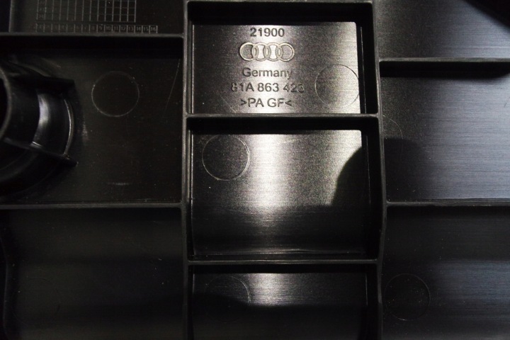 SUPPORT PROTECTION COUVERCLES DE COFFRE DROITE AUDI Q2 81A863424