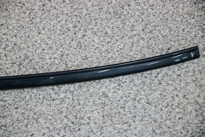BMW E60 MOULURE TOITS TOITS DROITE 7070196