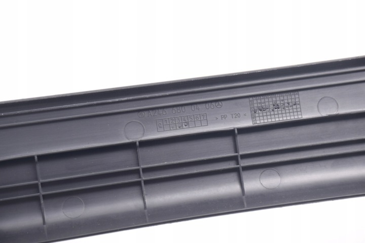 DROITE AVANT MOULURE SEUIL MERCEDES W176 NOIRE