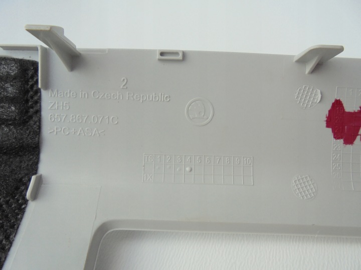 SKODA SCALA PROTECTION GRILLE 657867071C ANNÉE 2019
