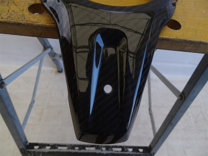 REVÊTEMENT SUR RÉSERVOIR GOULOTTE DE REMPLISSAGE DE CARBURANT BMW HP CARBONE 8551921