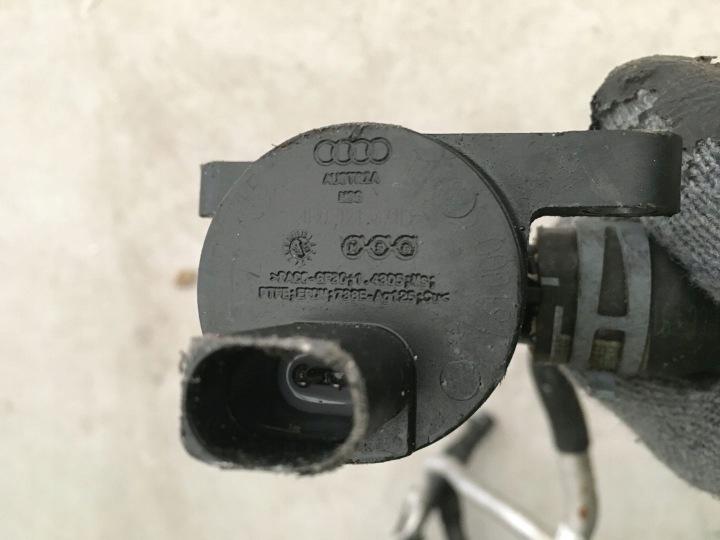 AUDI Q7 3.0 15- FIL POMPE À EAU 0P2121071A