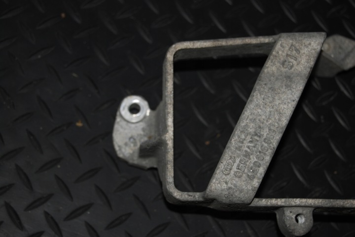 FIXATION COMPRESSEUR AUDI A8 D3 3.0 TDI 4E0616869D