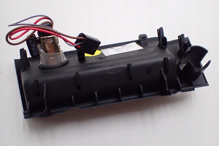 AUDI A4 8W B9 ÉTAGÈRE TUNNELS 12V PRISE 8W1864131