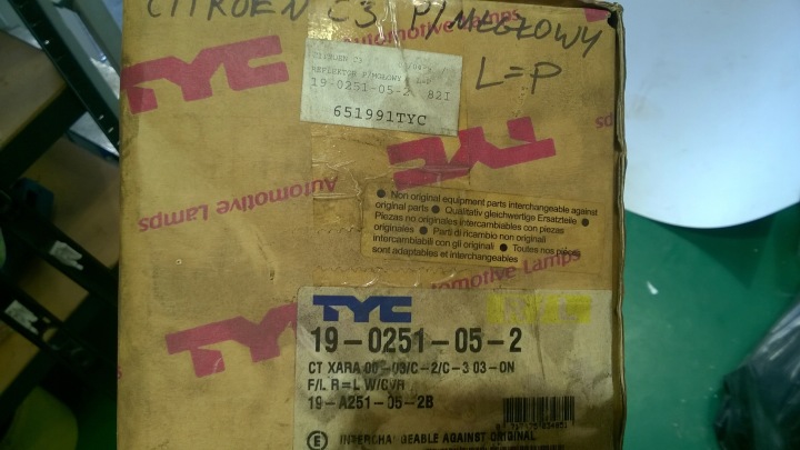 PROJECTEUR PRZECIWMGLOWY TYC 19-0251-05-2