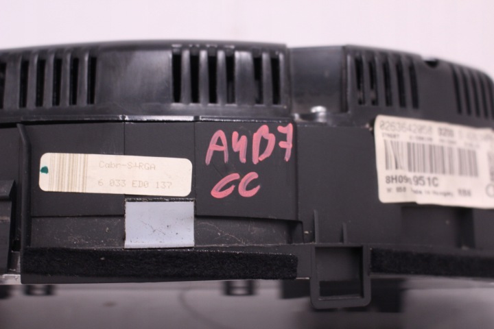 AUDI A4 B7 1.8 T COMPTEUR TABLEAU DE BORD 8H0920951C