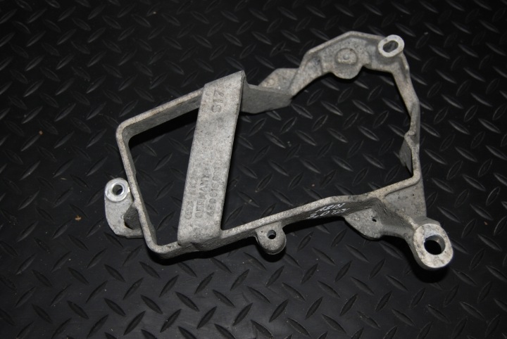 FIXATION COMPRESSEUR AUDI A8 D3 3.0 TDI 4E0616869D