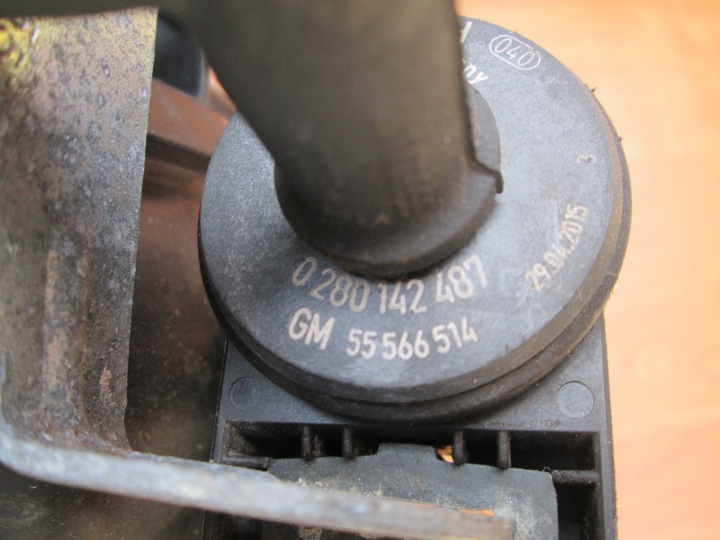 SOUPAPE VAPEUR PRESSION 0280142487 55566514 OPEL CORSA