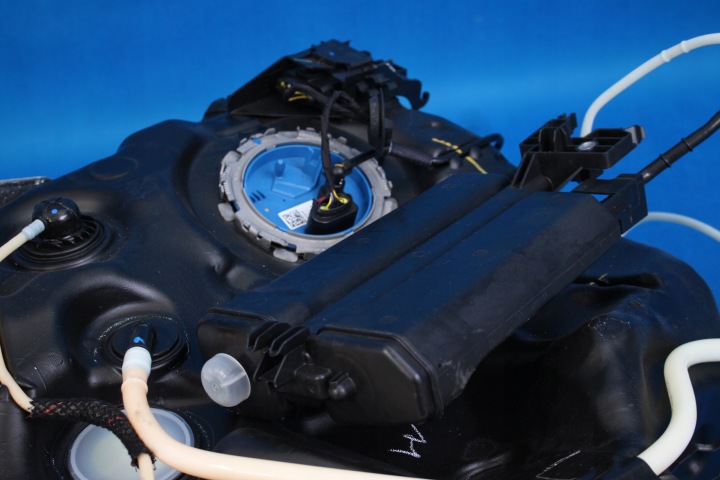 AUDI TT 8S 2.0 TFSI RÉSERVOIR CARBURANTS CONTRÔLEUR 2016R 8S0201135C